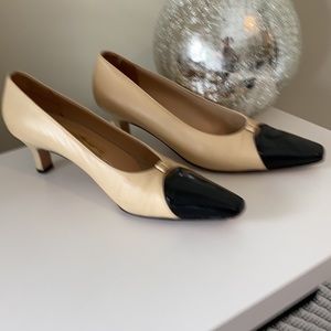FREE SHIPPING Sz 10 Ferragamo patent leather toe with nude leather upper.